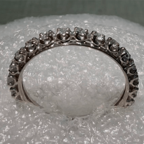 Aliança em platina com diamantes