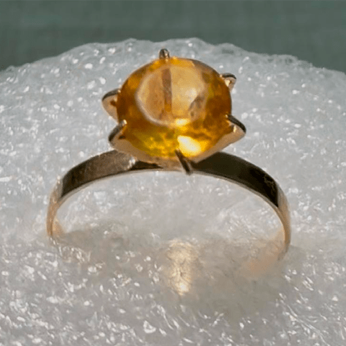 Anel em ouro amarelo com topazio amarelo imperial