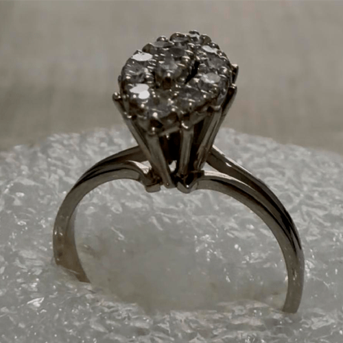 Anel em platina com diamantes