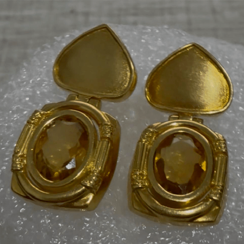 Par e brincos em ouro amaelo 18k escovado com citrino